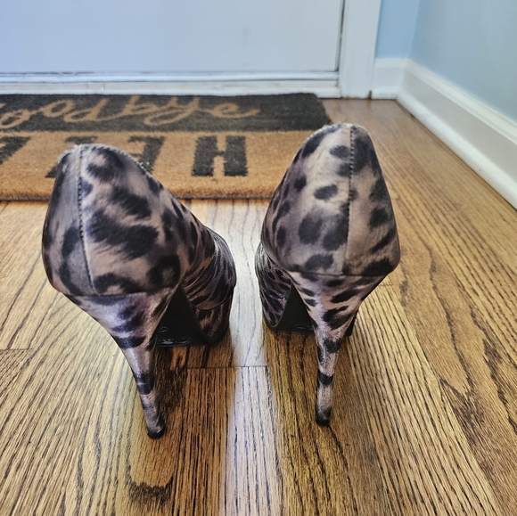 New Look Platform Heels, Leopard Print, Size 7, Heel Height: 5.3 inches. - Picture 2 of 4